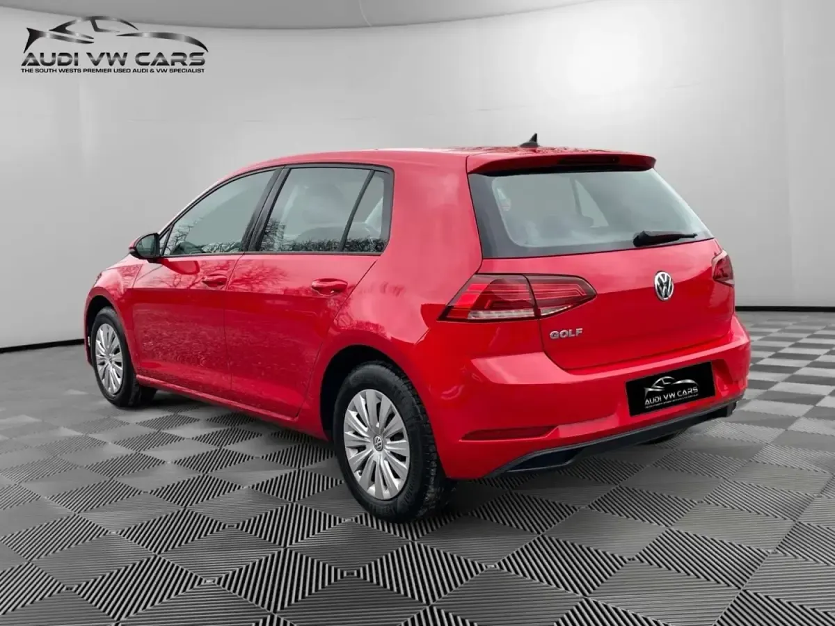 Second-hand VW Golf VII S 115 CP (84 kW) 2019 Roșu Hatchback