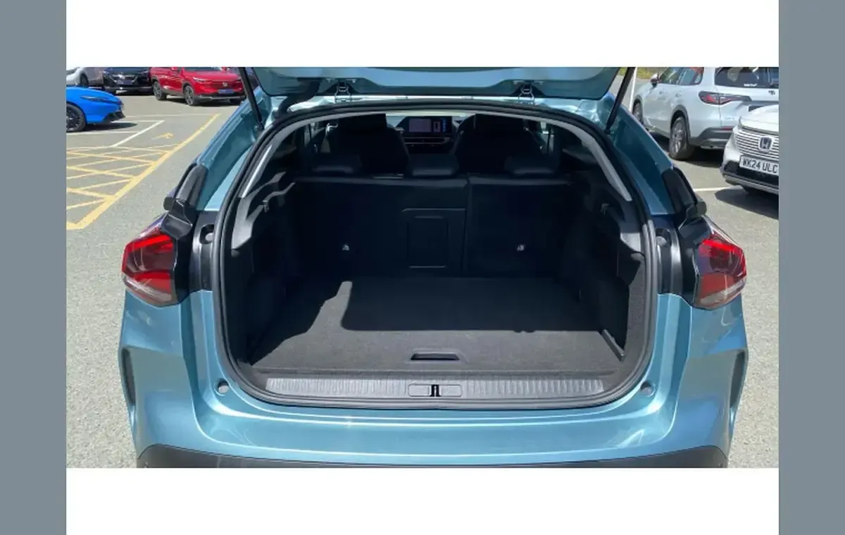 Used Citroën C4 Shine 131 HP (96 kW) 2023 Blue SUV