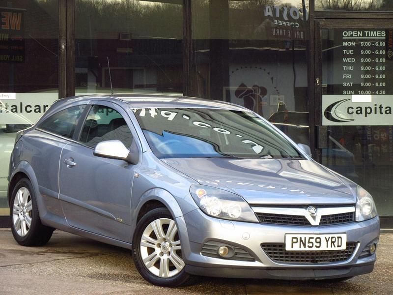 Silver Used 2009 Vauxhall Astra Design Edition Hatchback | £2,789 (Good price) - Image 1/4