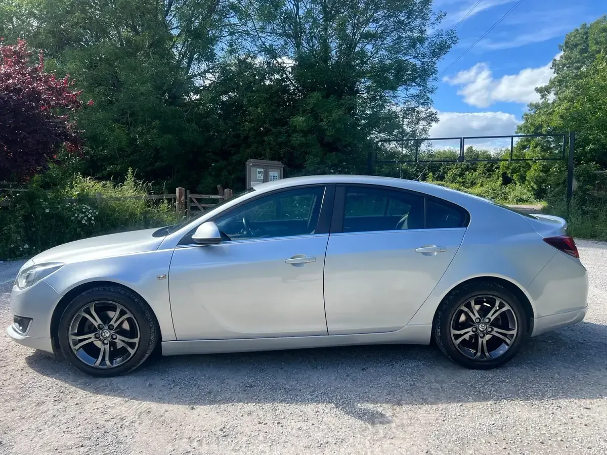Used Vauxhall Insignia Edition 140 HP (102 kW) 2013 Silver Hatchback