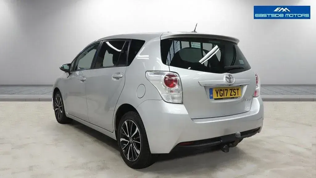 Used Toyota Verso Design 147 HP (108 kW) 2017 Silver MPV