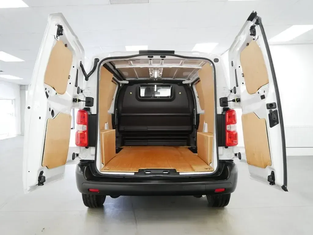 Used Vauxhall Vivaro Edition 100 HP (73 kW) 2023 White MPV