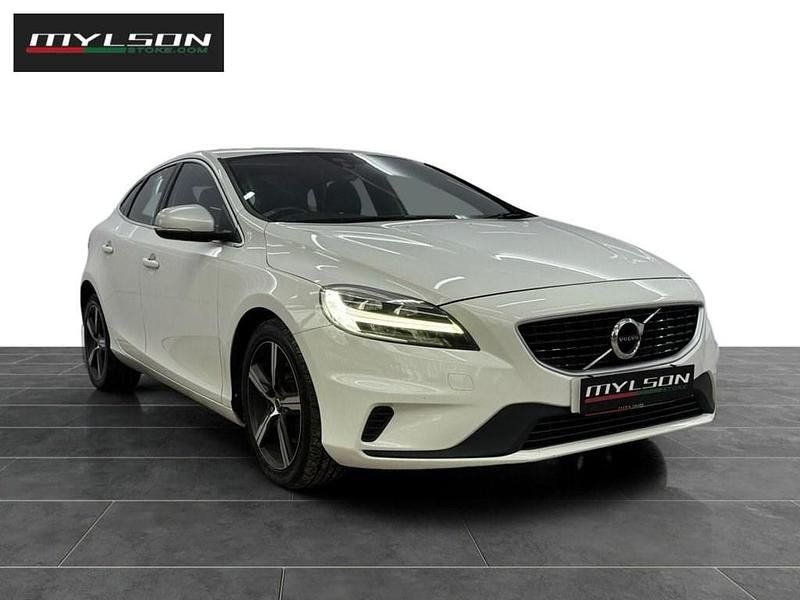 Used Volvo V40 R-Design 122 HP (89 kW) 2017 White Hatchback