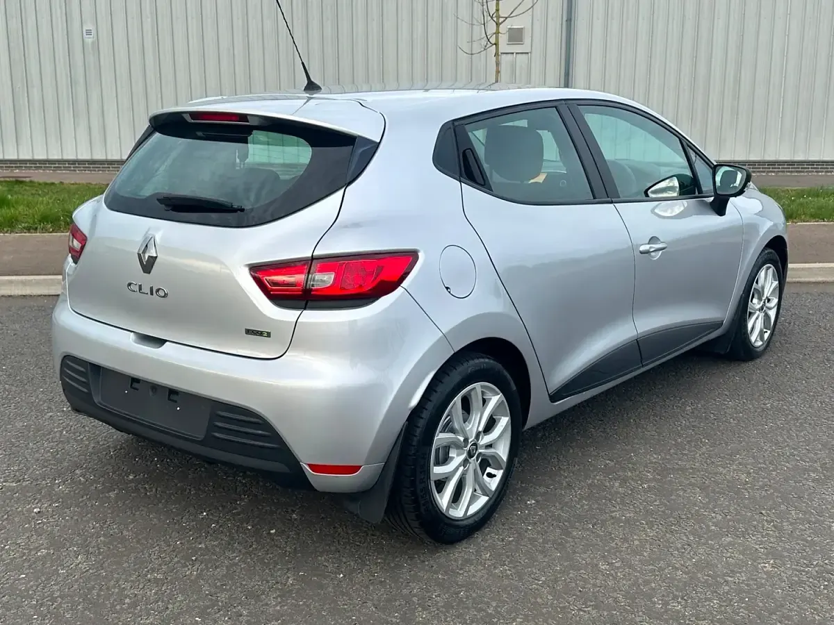 Used Renault Clio Play 90 HP (66 kW) 2017 Grey