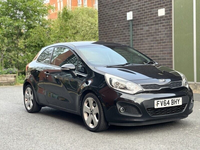 Black Used 2015 Kia Rio 2 Hatchback | £3,995 (Good price) - Image 1/4