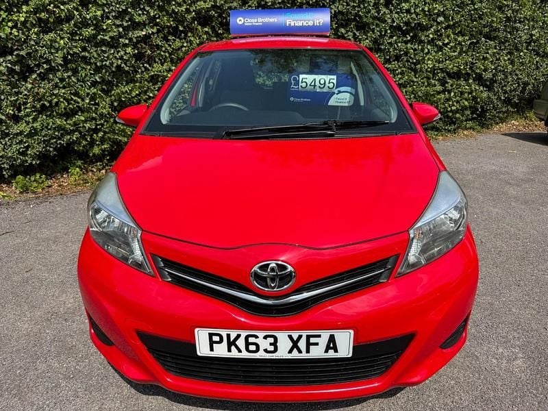 Used Toyota Yaris 2013 Red Hatchback