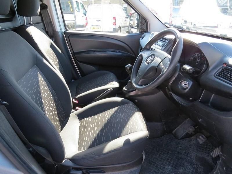 Used Vauxhall Combo 2018 Silver MPV