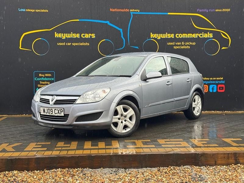 Used Vauxhall Astra Active 110 HP (80 kW) 2009 Silver Hatchback