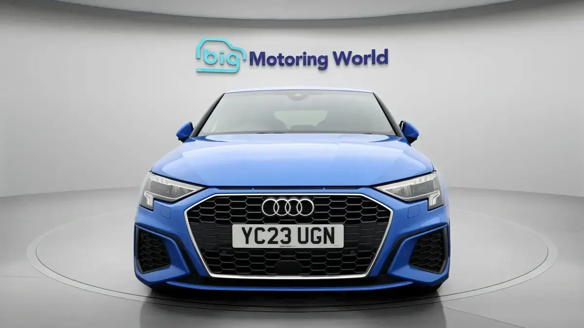 Używany Audi A3 S-Line 110 KM (80 kW) 2023 Niebieski Sedan/Limuzyna