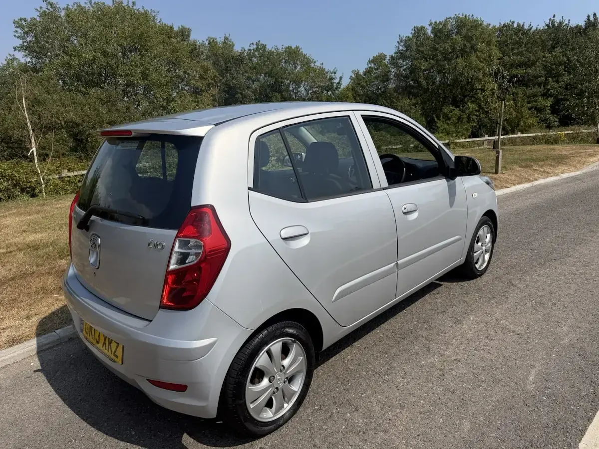 Used Hyundai i10 Style 83 HP (61 kW) 2013 Silver Hatchback