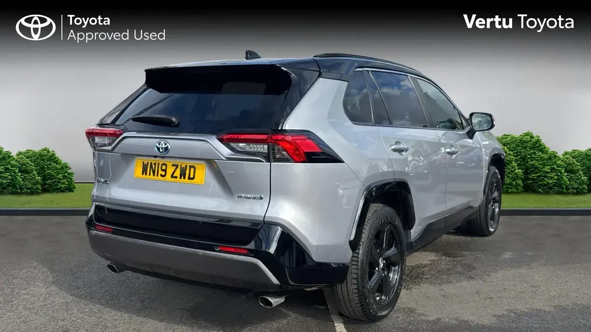 Used Toyota RAV4 Hybrid 222 HP (163 kW) 2019 Silver blade bitone SUV