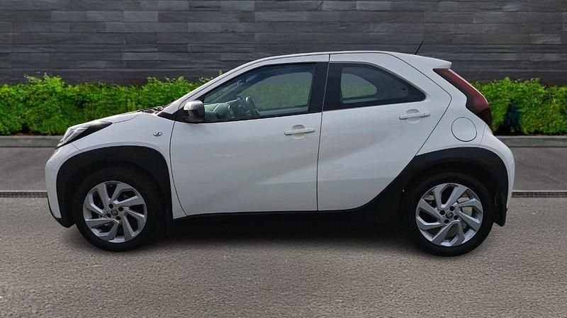 Used Toyota Aygo PURE 71 HP (52 kW) 2023 White