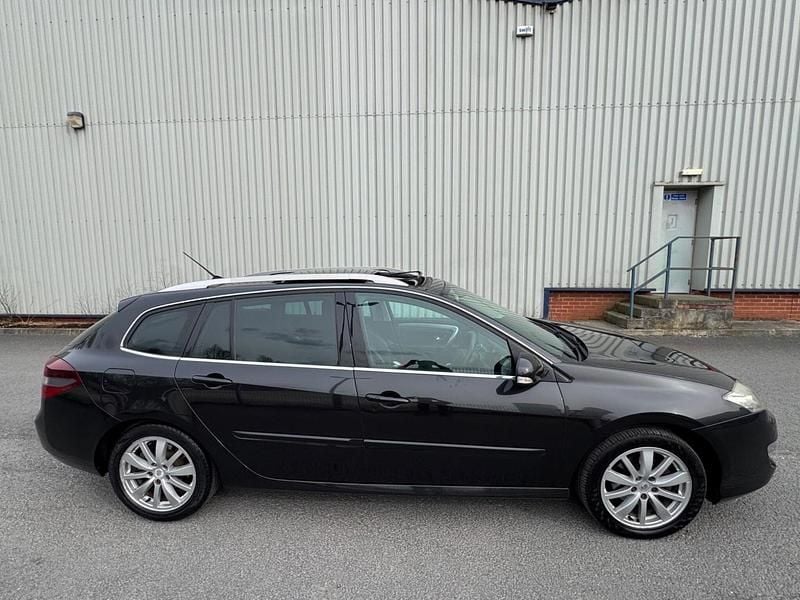 Used Renault Laguna III Dynamique 150 HP (110 kW) 2011 Black Estate
