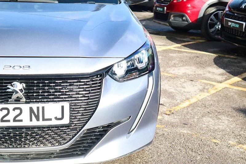 Second-hand Peugeot e-208 Allure 100 kW (136 CP) 2022 Gri Hatchback