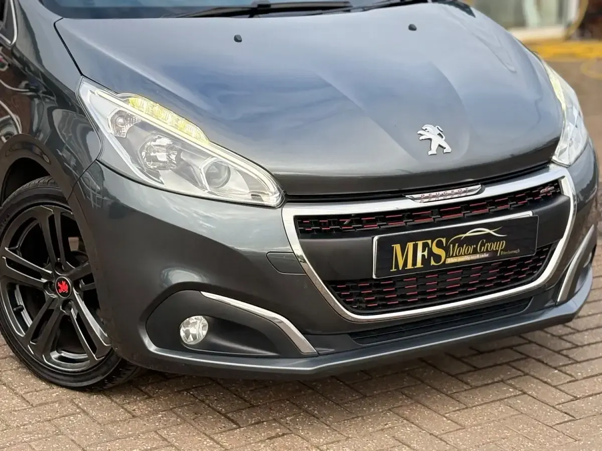 Used Peugeot 208 GT-line 110 HP (80 kW) 2015 Grey Hatchback