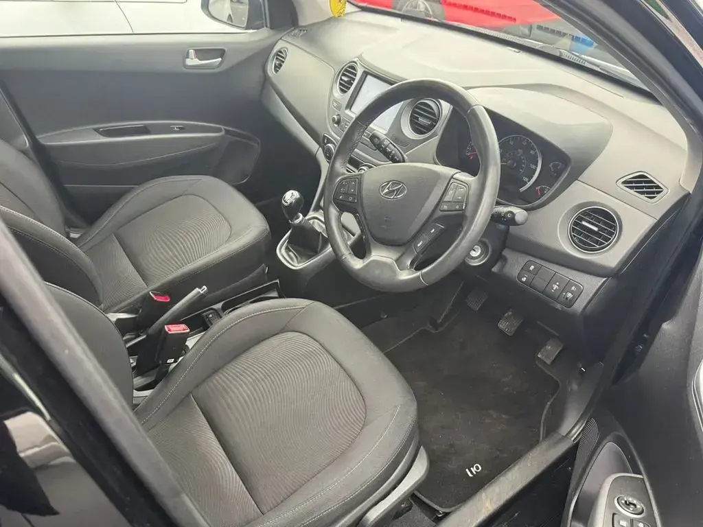 Used Hyundai i10 Premium SE 87 HP (63 kW) 2018 Black Hatchback
