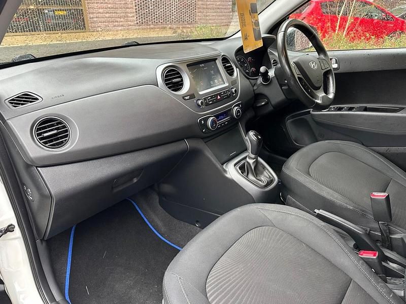 Used Hyundai i10 Premium SE 2019 White Hatchback