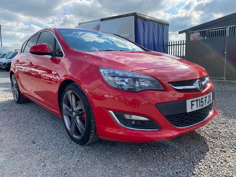 Used Vauxhall Astra SRi 140 HP (102 kW) 2015 Red Hatchback