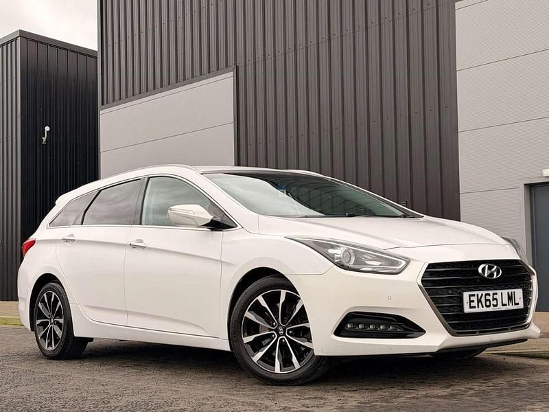 Used Hyundai i40 SE 141 HP (103 kW) 2015 White Estate