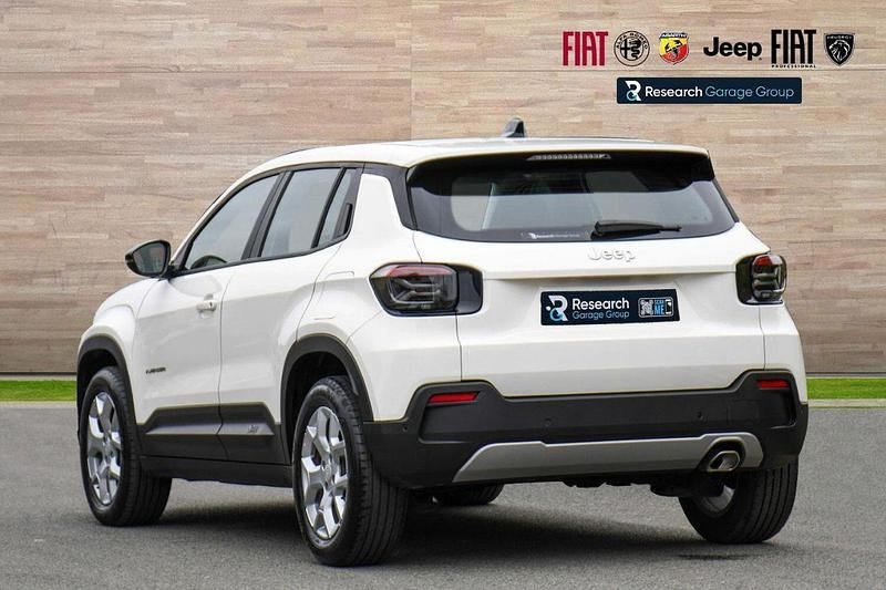 Used Jeep Avenger Altitude 100 HP (73 kW) 2024 White SUV