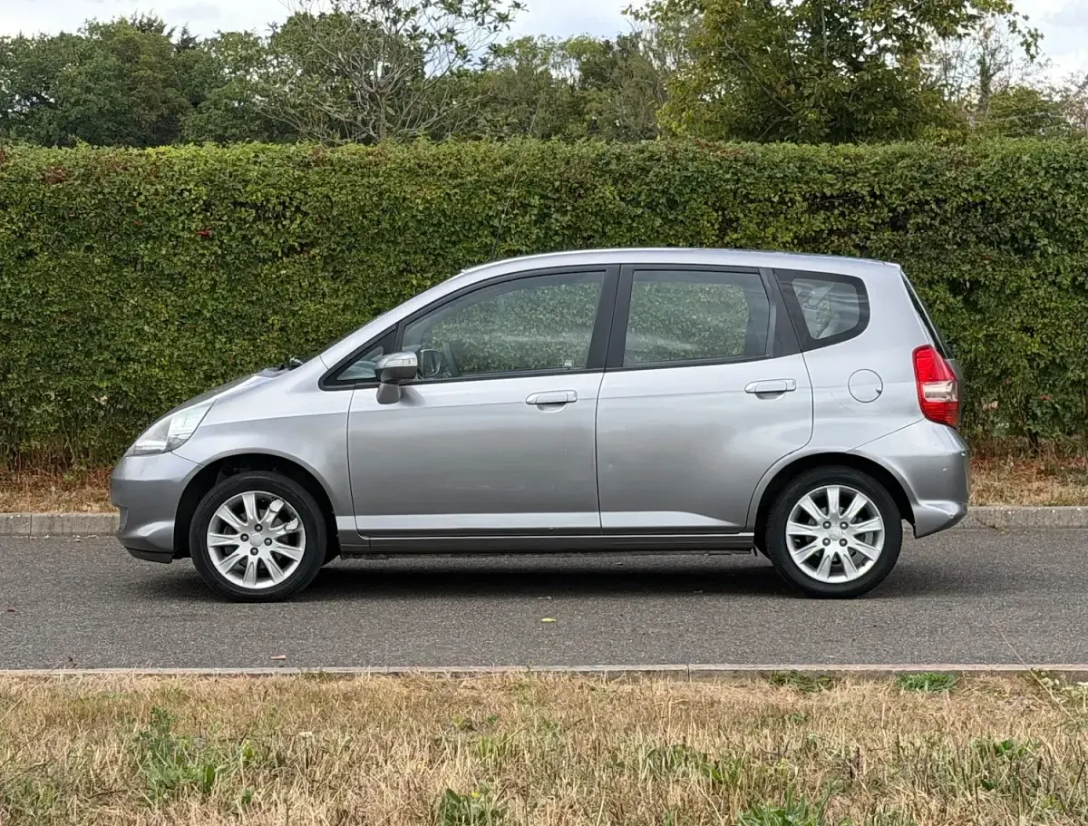 Used Honda Jazz SE 83 HP (61 kW) 2005 Silver Hatchback