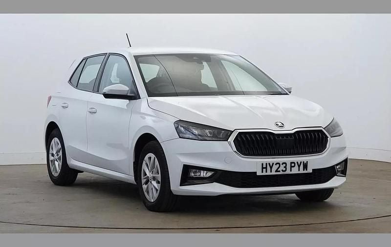 Moon white metallic Used 2023 Skoda Fabia Comfort Hatchback | £13,695 (Good price) - Image 1/4