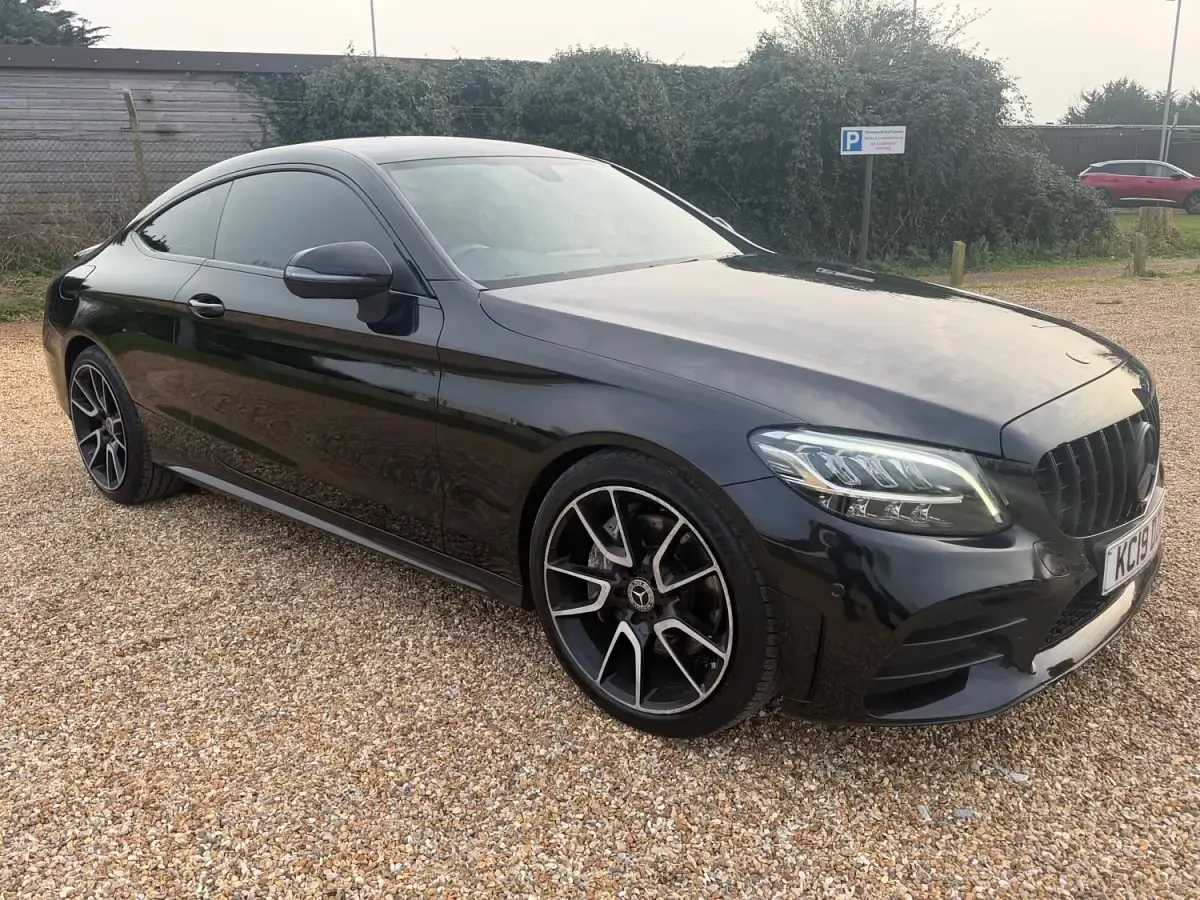 Second-hand Mercedes C300 AMG line 258 CP (189 kW) 2019 Negru Coupe