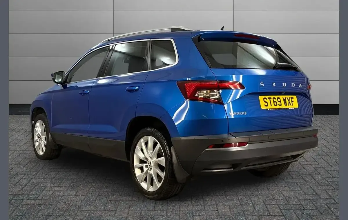 Used Skoda Karoq SE L 150 HP (110 kW) 2019 Race blue metallic SUV