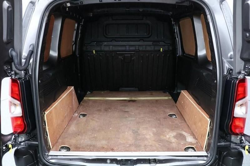 Used Citroën Berlingo 100 HP (73 kW) 2022 Grey MPV