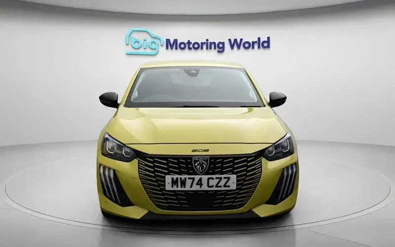 Used Peugeot 208 Allure 101 HP (74 kW) 2024 Yellow Hatchback