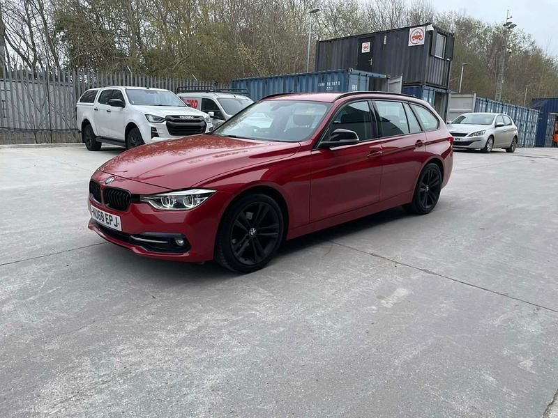 Begagnad BMW 318 Sport Line 2018 Röd Kombi