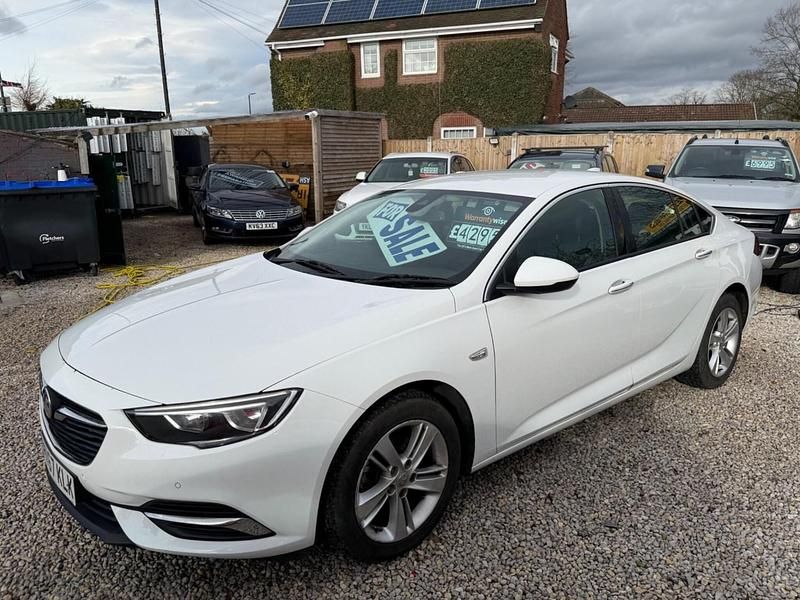 Used Vauxhall Insignia Sport 2017 White Hatchback