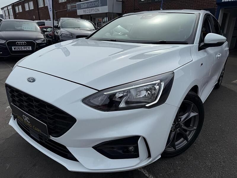 Used Ford Focus ST-Line 125 HP (91 kW) 2019 White Hatchback
