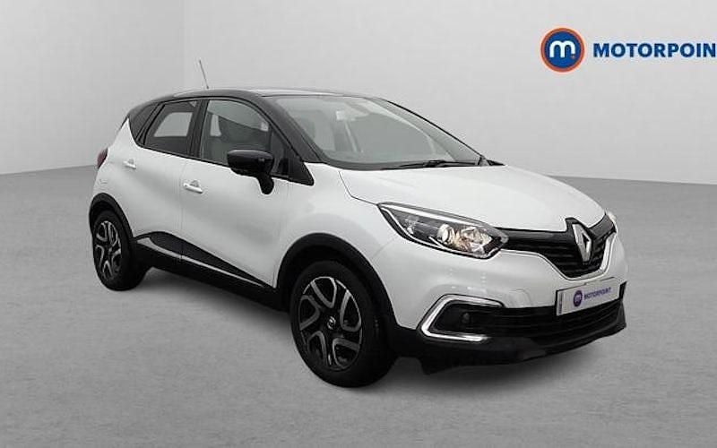 Used Renault Captur Iconic 90 HP (66 kW) 2019 White/black SUV