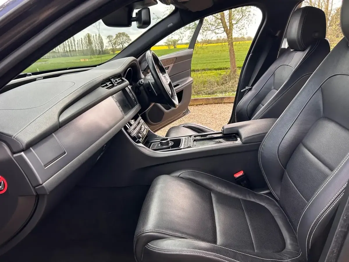 Begagnad Jaguar XF R-Sport 2017 Grå Sedan