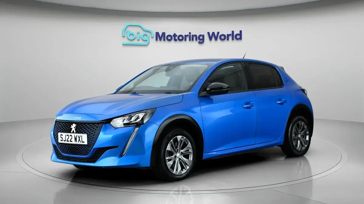 Usado Peugeot e-208 Allure Premium 98 kW (134 HP) 2022 Citadino