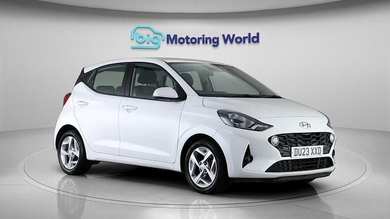 Used Hyundai i10 SE 67 HP (49 kW) 2023 White Hatchback