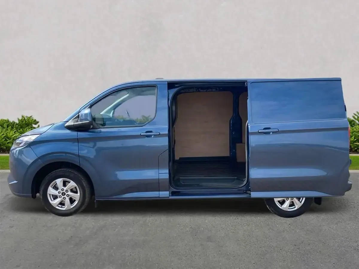 Usado Ford E-Transit Limited 100 kW (136 CV) 2024 Azul Van