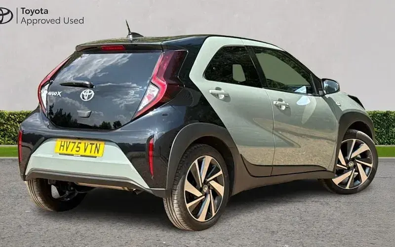Used Toyota Aygo X 72 HP (52 kW) 2025 Green SUV