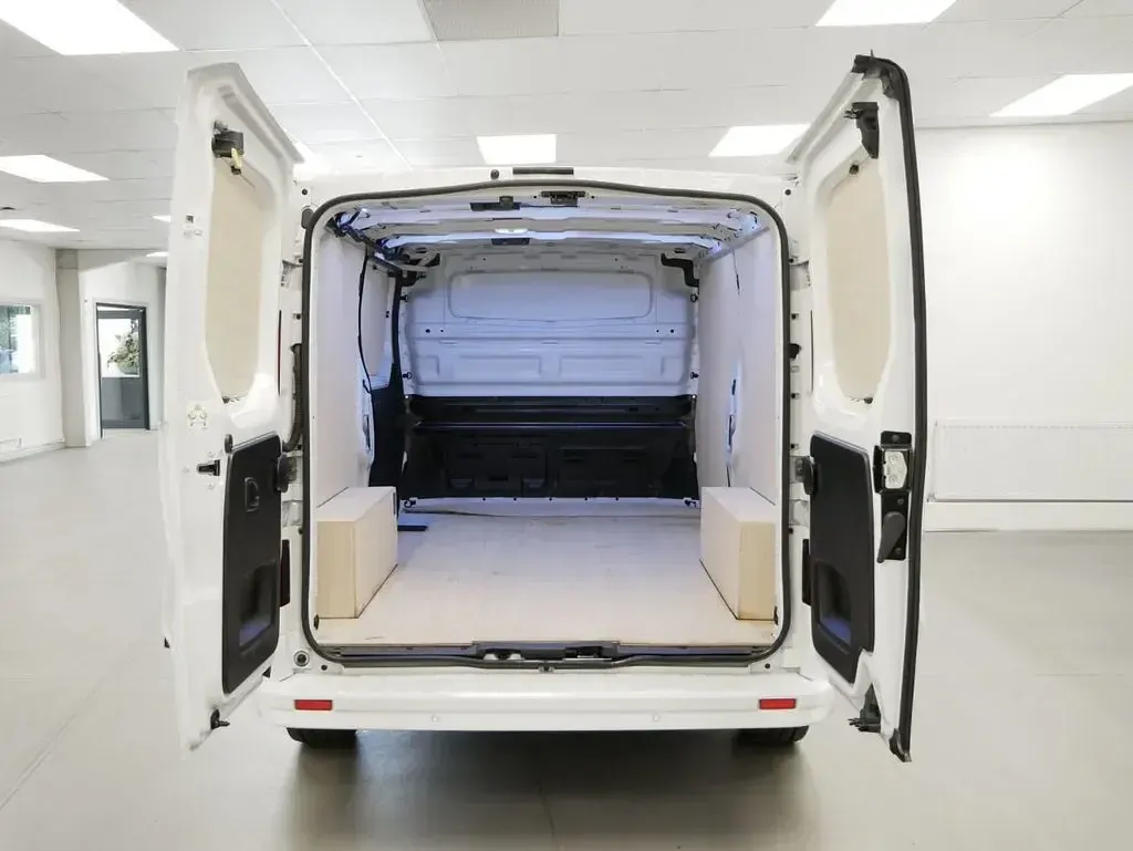Used Nissan Primastar Tekna 130 HP (95 kW) 2025 White MPV