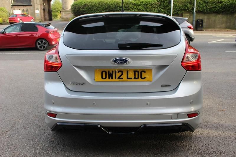 Used Ford Focus Zetec 115 HP (84 kW) 2012 Silver Hatchback