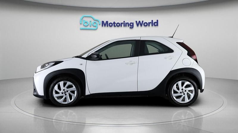 Used Toyota Aygo X PURE 72 HP (52 kW) 2022 White SUV