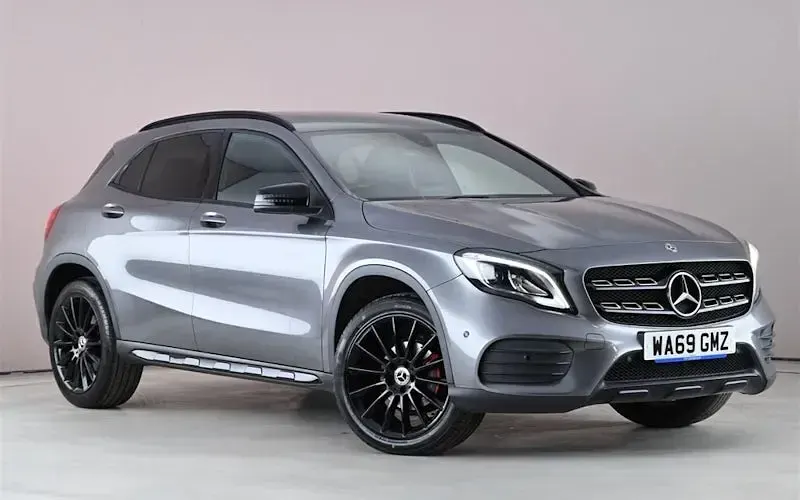 Usado Mercedes GLA180 AMG line 122 HP (89 kW) 2020 SUV