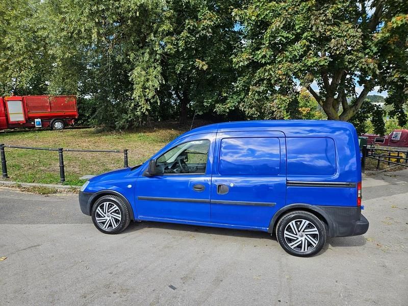 Blue Used 2006 Vauxhall Combo MPV | £1,590 (Fair price) - Image 1/4