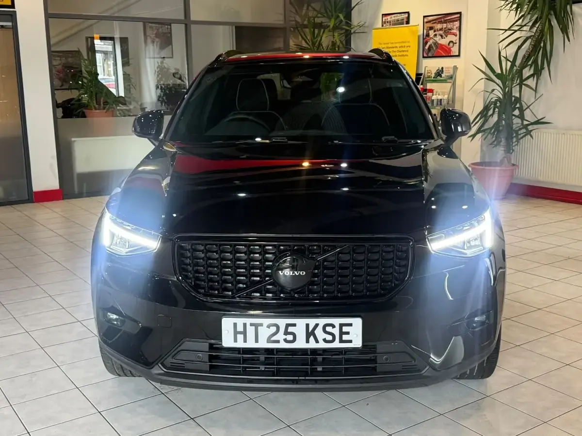 Used Volvo XC40 Plus 197 HP (144 kW) 2025 Black SUV