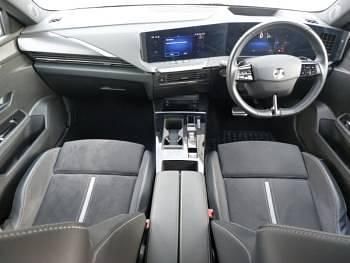 Used Vauxhall Astra GSe 225 HP (165 kW) 2023 White Hatchback