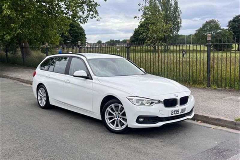 White Used 2019 BMW 330 Estate | £14,495 (Good price) - Image 1/4