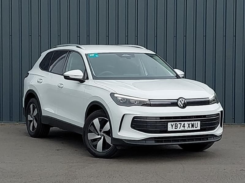White Used 2025 VW Tiguan Match SUV | £31,298 (Expensive) - Image 1/4