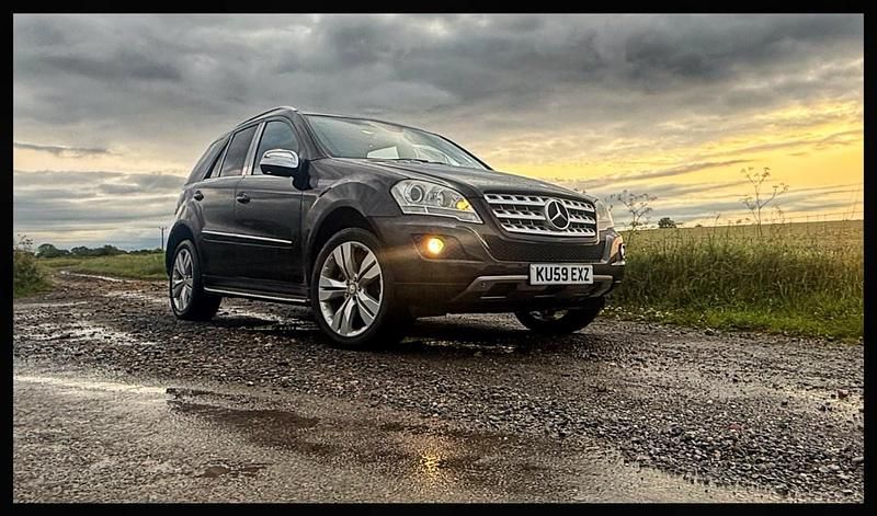 Black Used 2009 Mercedes ML320 SUV | £4,995 (Expensive) - Image 1/4