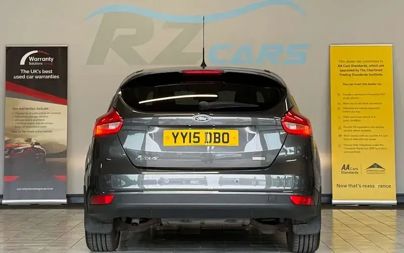 Used Ford Focus Titanium 125 HP (91 kW) 2015 Grey Hatchback